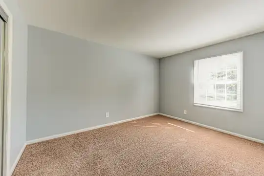 Essington Village - Columbus, OH - Photo 11