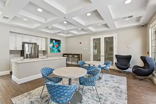 Pavona Apartments - San Jose, CA - Photo 26