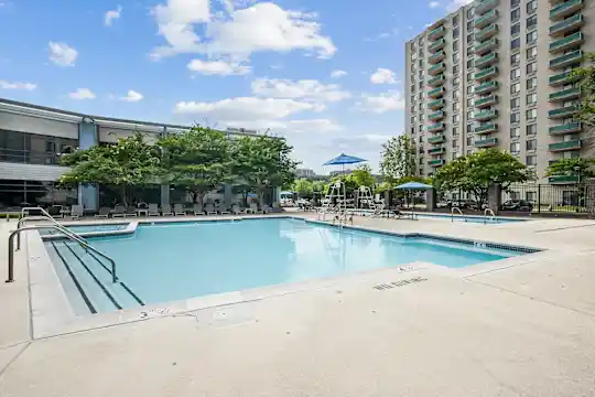 Riverside Apartments - Alexandria, VA - Photo 17