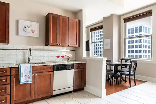 Hibernia Tower Apartments - New Orleans, LA - Photo 32