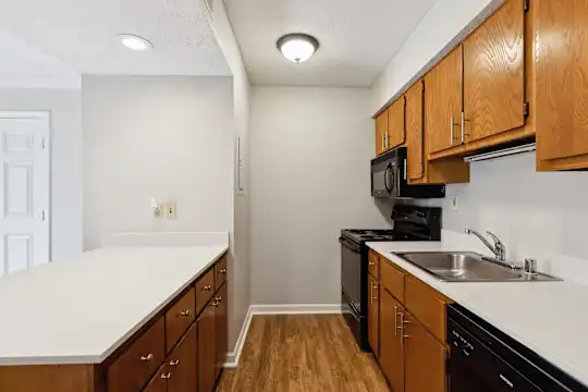 Woodcrest - Kansas City, MO - Photo 4