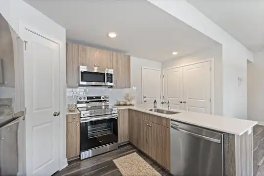 Barry West Townhomes - Kansas City, MO - Photo 7