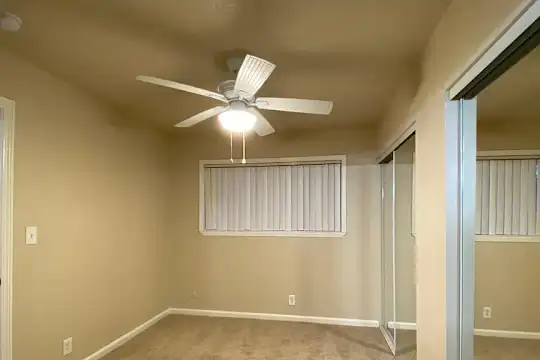 Almaden Plaza Apartments - San Jose, CA - Photo 7