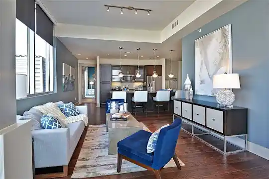 Brady - Dallas, TX - Photo 10
