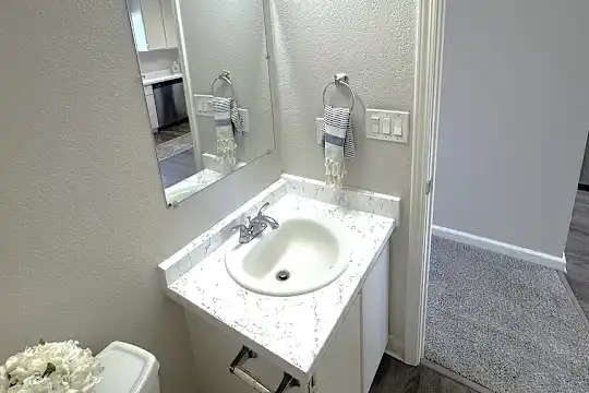 Campbell Plaza Apartments - Campbell, CA - Photo 17