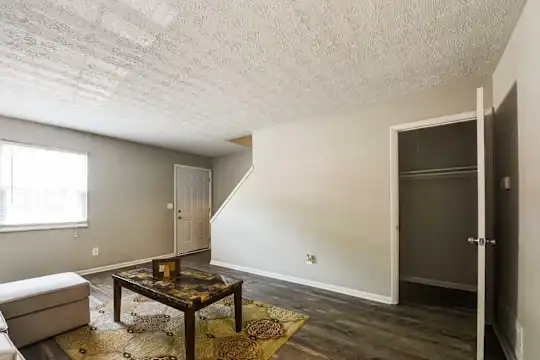 Timber Trail Apartments - Columbus, OH - Photo 5