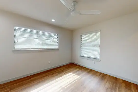 Lakewood Village - Dallas, TX - Photo 10