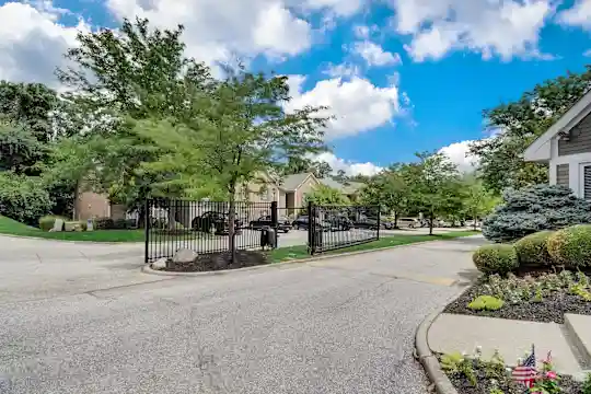 Brookstone Village - Cincinnati, OH - Photo 12
