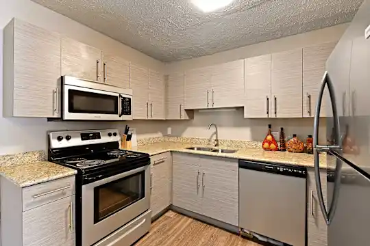 Heritage Hill Estates Apartments - Cincinnati, OH - Photo 2
