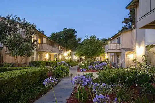 Campbell West Apartments - Campbell, CA - Photo 4