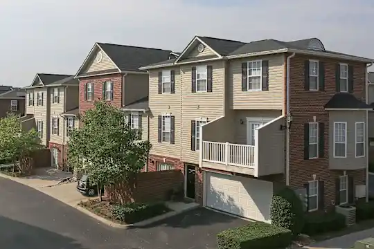 The Villas of Emerald Woods - Knoxville, TN - Photo 1