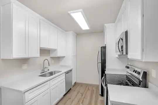 River Walk Apartments - Campbell, CA - Photo 9