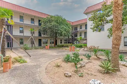 Su Casa - Austin, TX - Photo 1