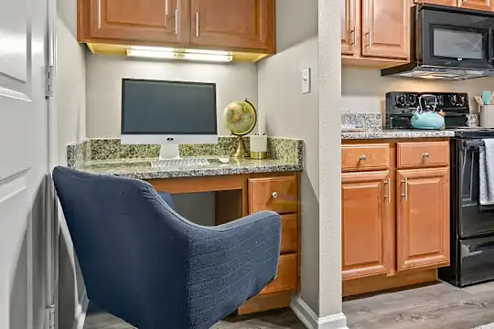 Riverstone Apartments - Kansas City, MO - Photo 6