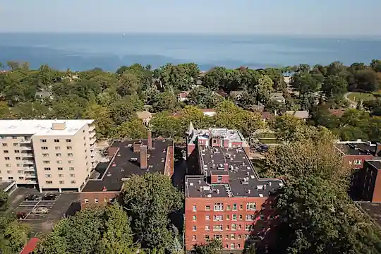 Hampton House - Cleveland, OH - Photo 1