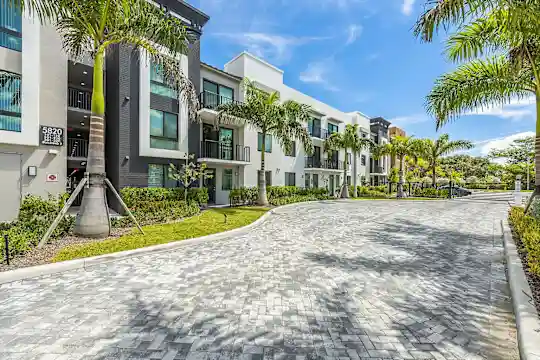The Stellar Emerald Hills - Fort Lauderdale, FL - Photo 2