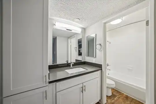La Valencia Apartment Homes - Campbell, CA - Photo 11