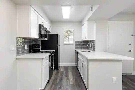 Camelback Cove Apartments - Phoenix, AZ - Photo 5