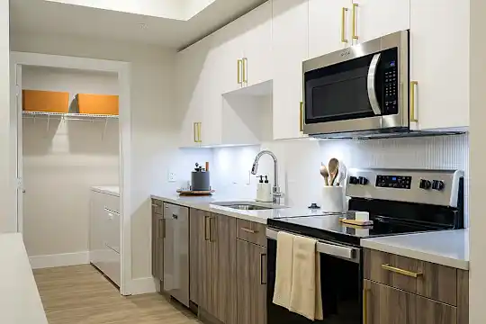 Coasterra Apartments - Fort Lauderdale, FL - Photo 3