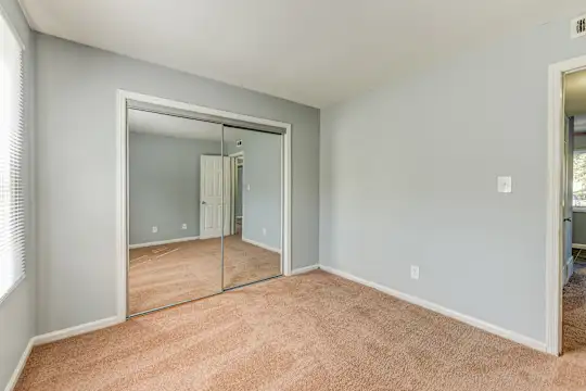 Essington Village - Columbus, OH - Photo 10