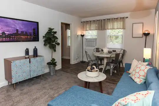 Lothian & Oakridge Apartments - Baltimore, MD - Photo 2