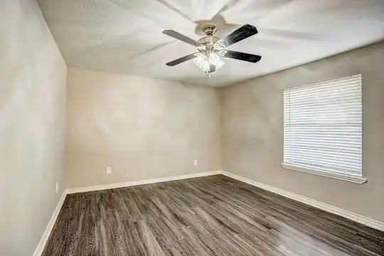Summit at Champions - Houston, TX - Photo 32