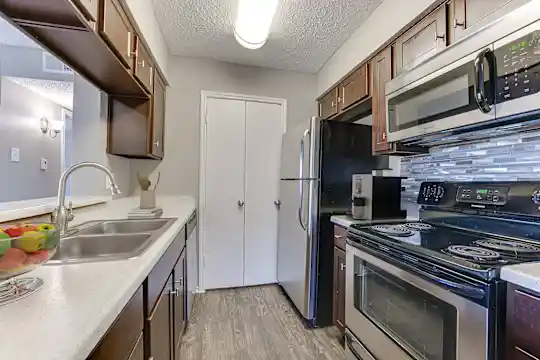 The Manhattan Apartments - Dallas, TX - Photo 14