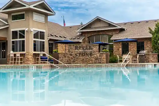 Riverstone Apartments - Kansas City, MO - Photo 13