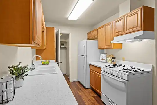 Plum Orchard Apartments - San Jose, CA - Photo 7