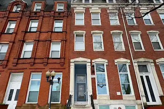 317 E North Apartments - Baltimore, MD - Photo 2