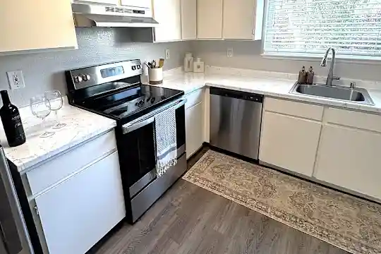Campbell Plaza Apartments - Campbell, CA - Photo 20