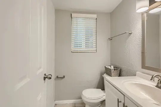 Tree Hills Apartments - Jacksonville, FL - Photo 6
