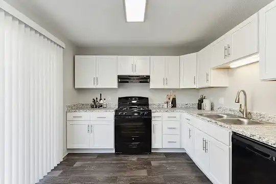 Parc at Creekside - Kansas City, MO - Photo 11