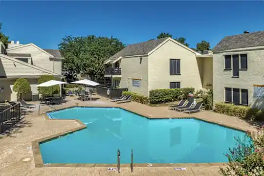 La Fortuna Apartments - Dallas, TX - Photo 21