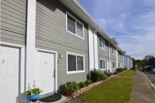 Tree Hills Apartments - Jacksonville, FL - Photo 8