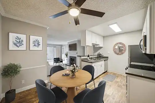 La Valencia Apartment Homes - Campbell, CA - Photo 2