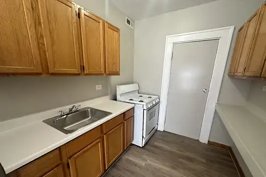 5300 W Division ST - Chicago, IL - Photo 2