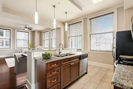 Hibernia Tower Apartments - New Orleans, LA - Photo 5
