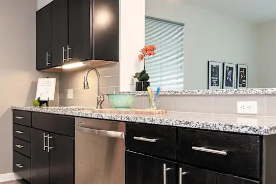 Innova Apartments - Cleveland, OH - Photo 49