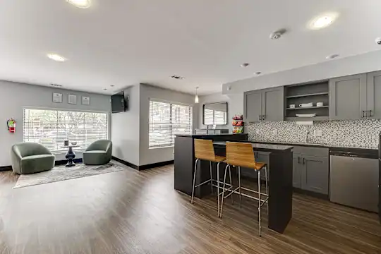 The Manhattan Apartments - Dallas, TX - Photo 2