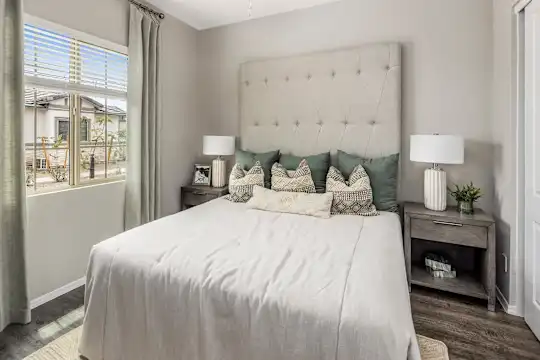 The Crofton - Phoenix, AZ - Photo 17