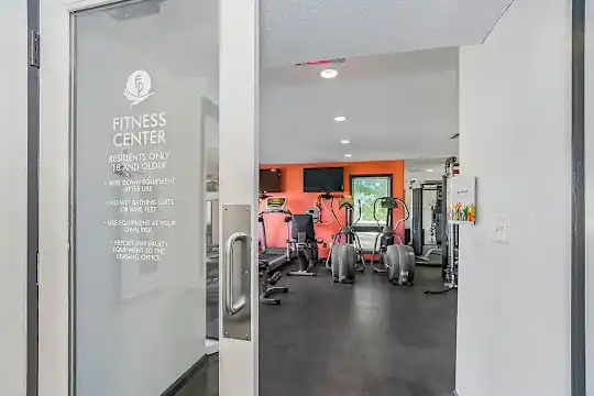 Falcon Point Apartments - Kansas City, MO - Photo 16
