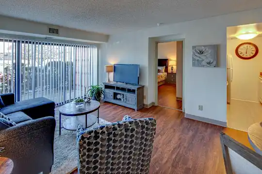Kensington Place Apartments - Cleveland, OH - Photo 3