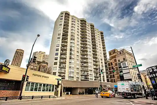 2555 N Clark St - Chicago, IL - Photo 2