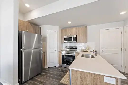 Barry West Townhomes - Kansas City, MO - Photo 10
