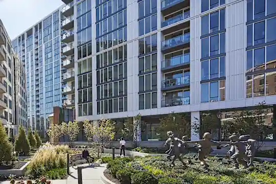 The Apartments at Lincoln Common - Chicago, IL - Photo 41