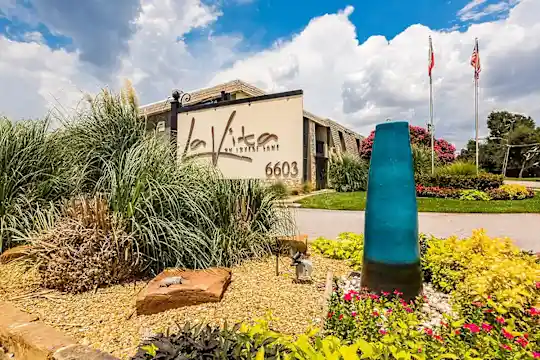 LaVita on Lovers Lane - Dallas, TX - Photo 2