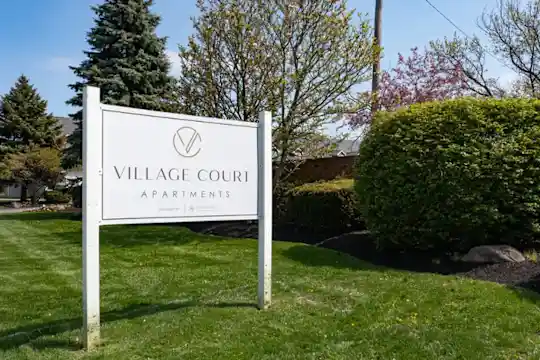 Village Court - Columbus, OH - Photo 11