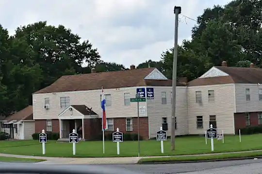 Longview Heights - Memphis, TN - Photo 8