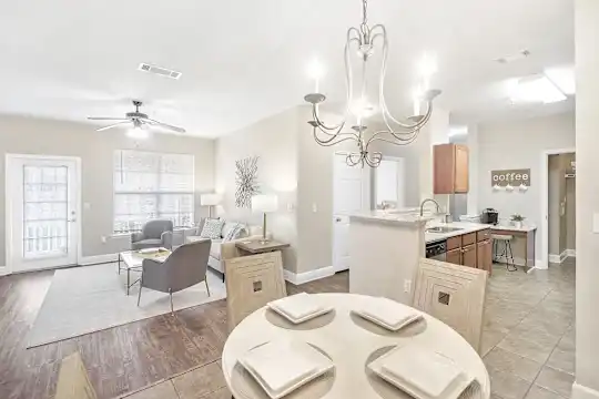 Highlands Apartment Homes - Bartlett, TN - Photo 4